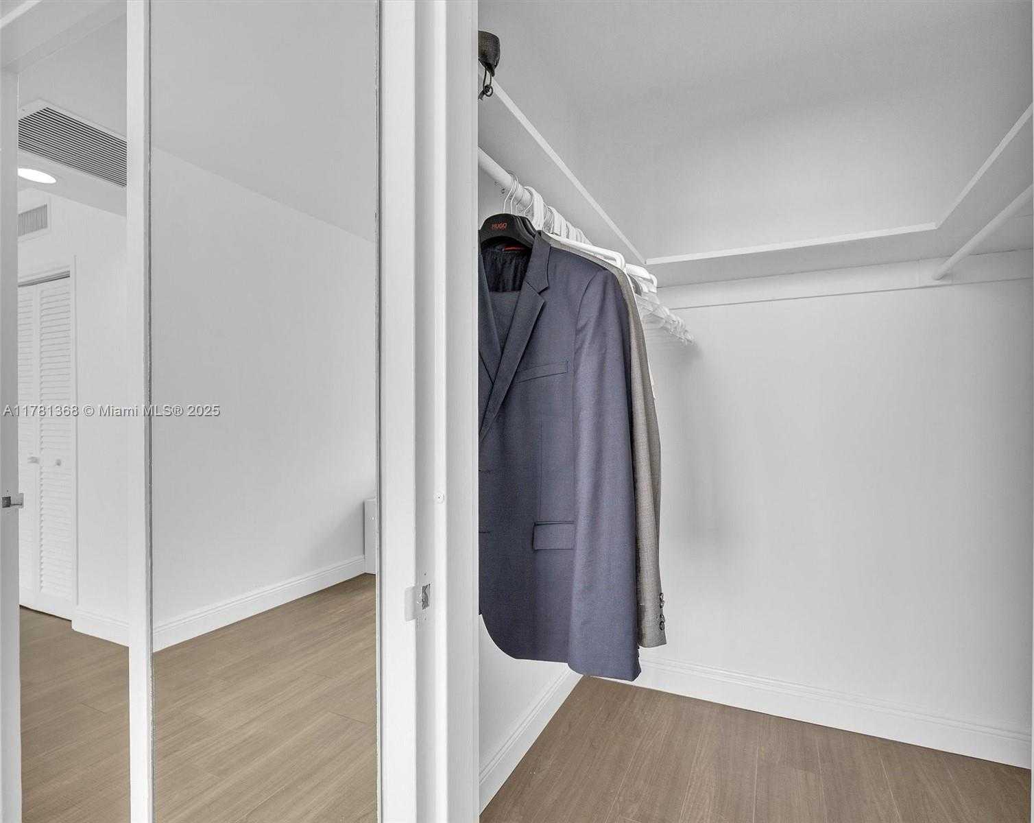 Small Image of 1000 WEST AVE #1014, Miami Beach Number 14