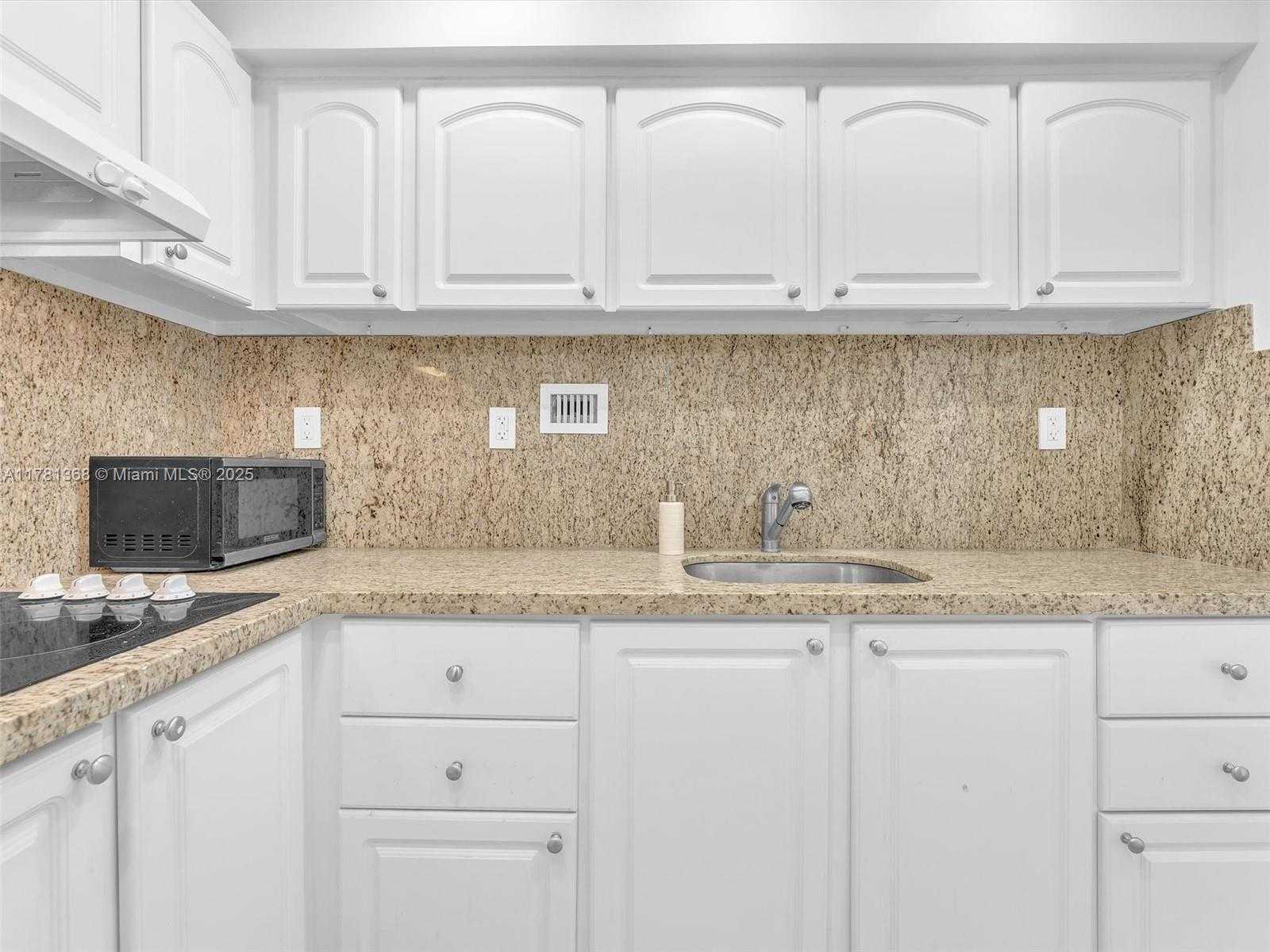 Small Image of 1000 WEST AVE #1014, Miami Beach Number 18
