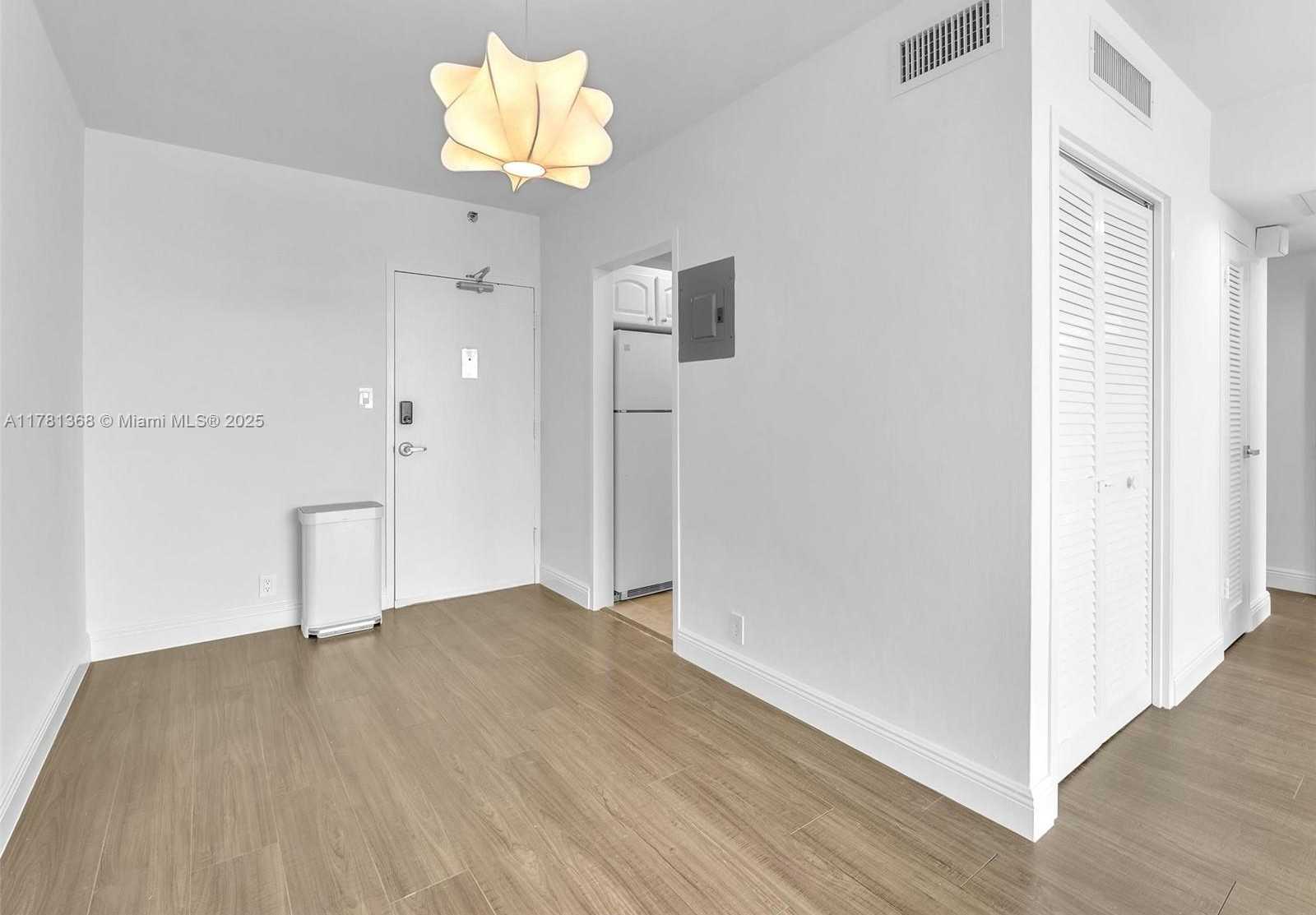 Small Image of 1000 WEST AVE #1014, Miami Beach Number 9