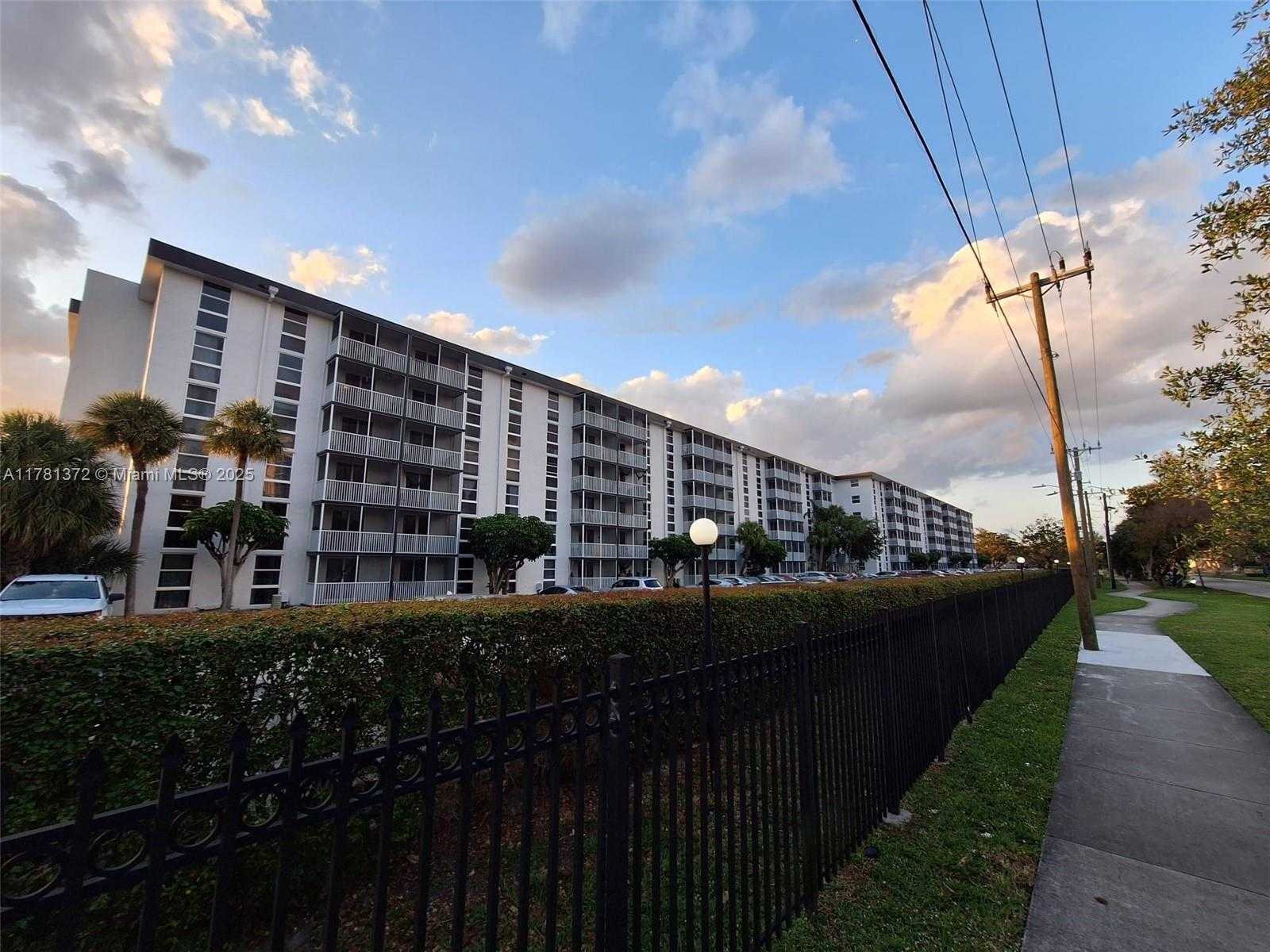 Small Image of 16851 NORTH EAST 23RD AVE #B101, North Miami Beach Number 30