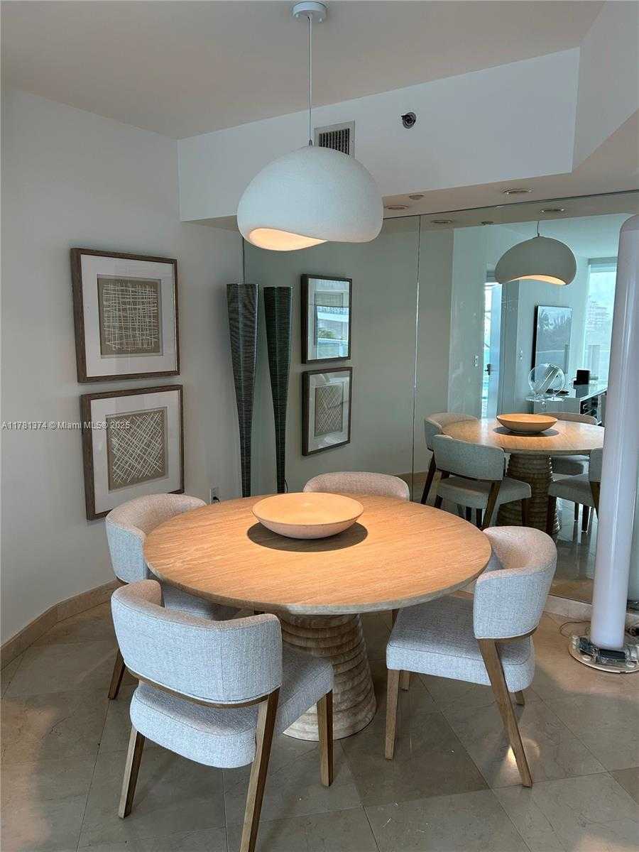 Small Image of 1000 SOUTH POINTE DR #405, Miami Beach Number 2