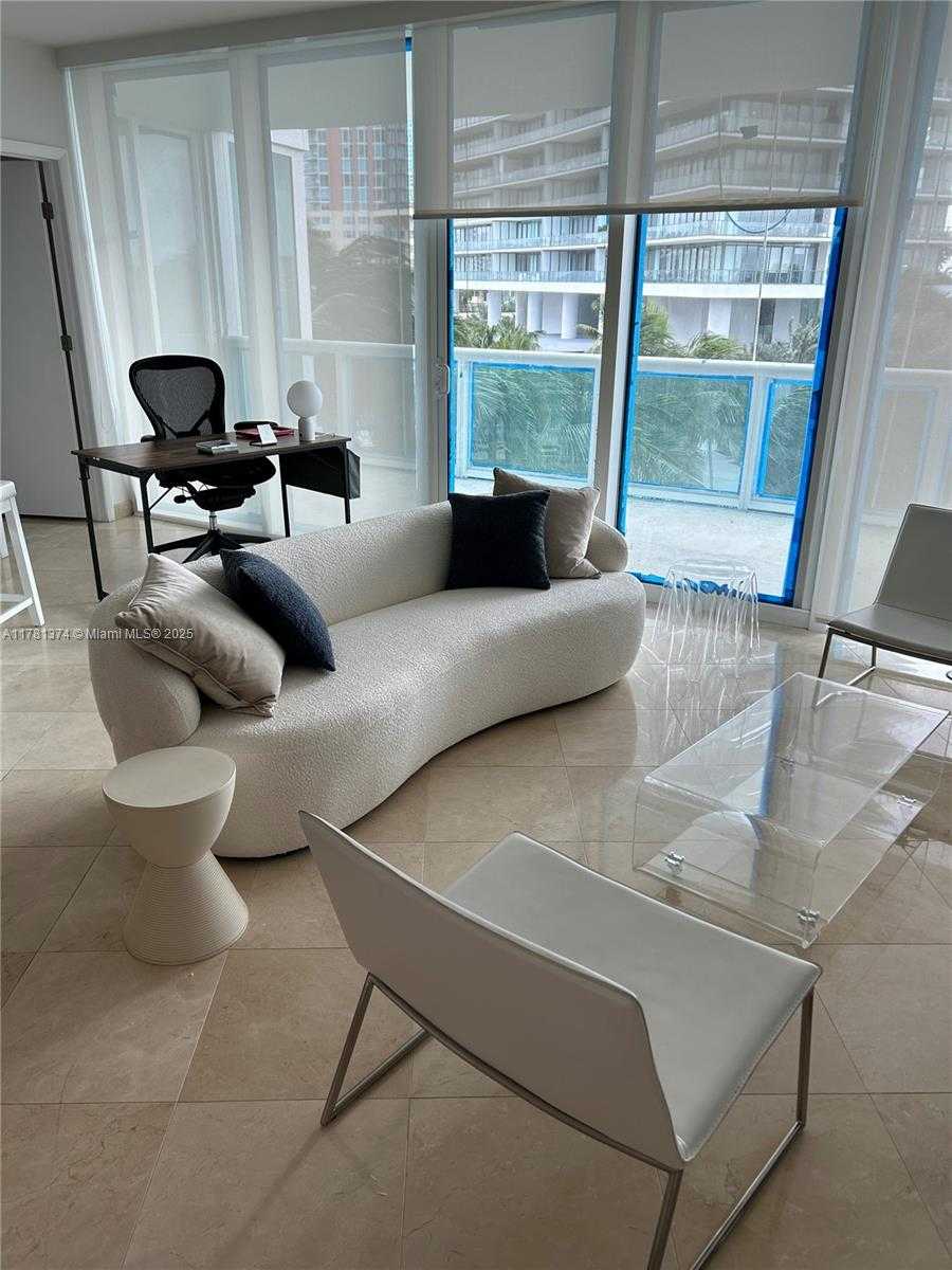 Small Image of 1000 SOUTH POINTE DR #405, Miami Beach Number 3