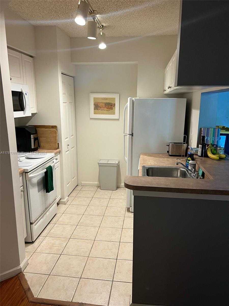 Small Image of 17145 NORTH BAY RD #4102, Sunny Isles Beach Number 5