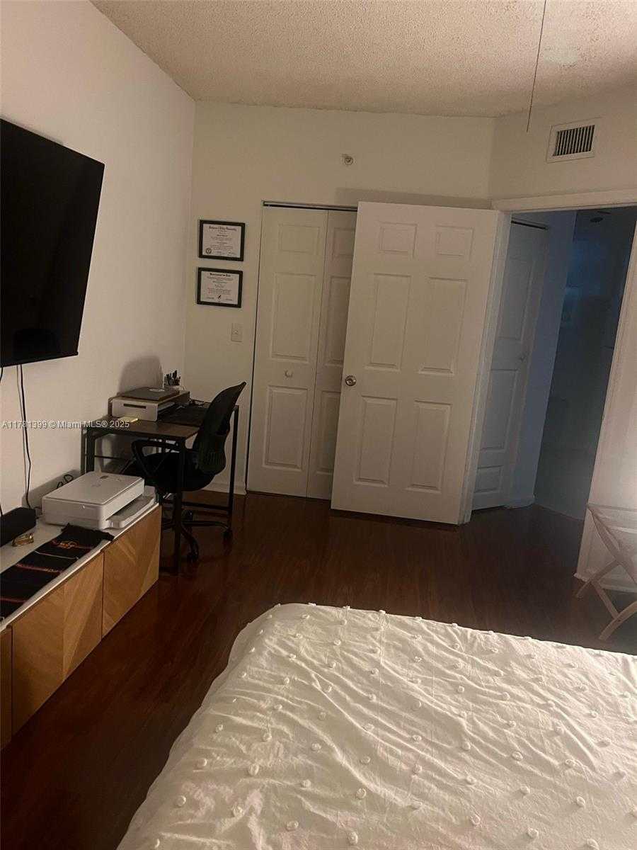 Small Image of 17145 NORTH BAY RD #4102, Sunny Isles Beach Number 6