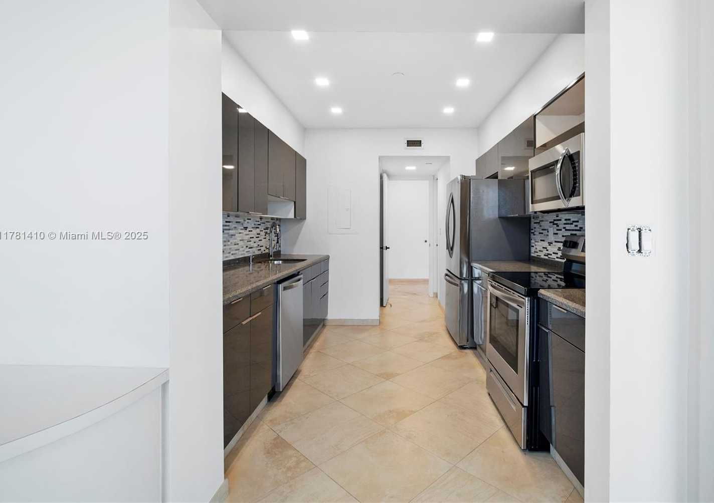 Small Image of 19355 TURNBERRY WAY #PH-K, Aventura Number 16