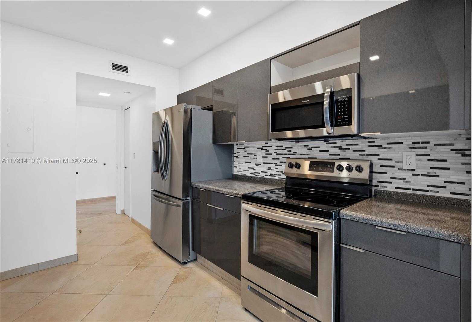 Small Image of 19355 TURNBERRY WAY #PH-K, Aventura Number 17