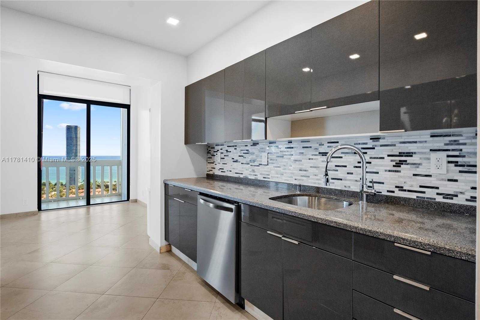Small Image of 19355 TURNBERRY WAY #PH-K, Aventura Number 18