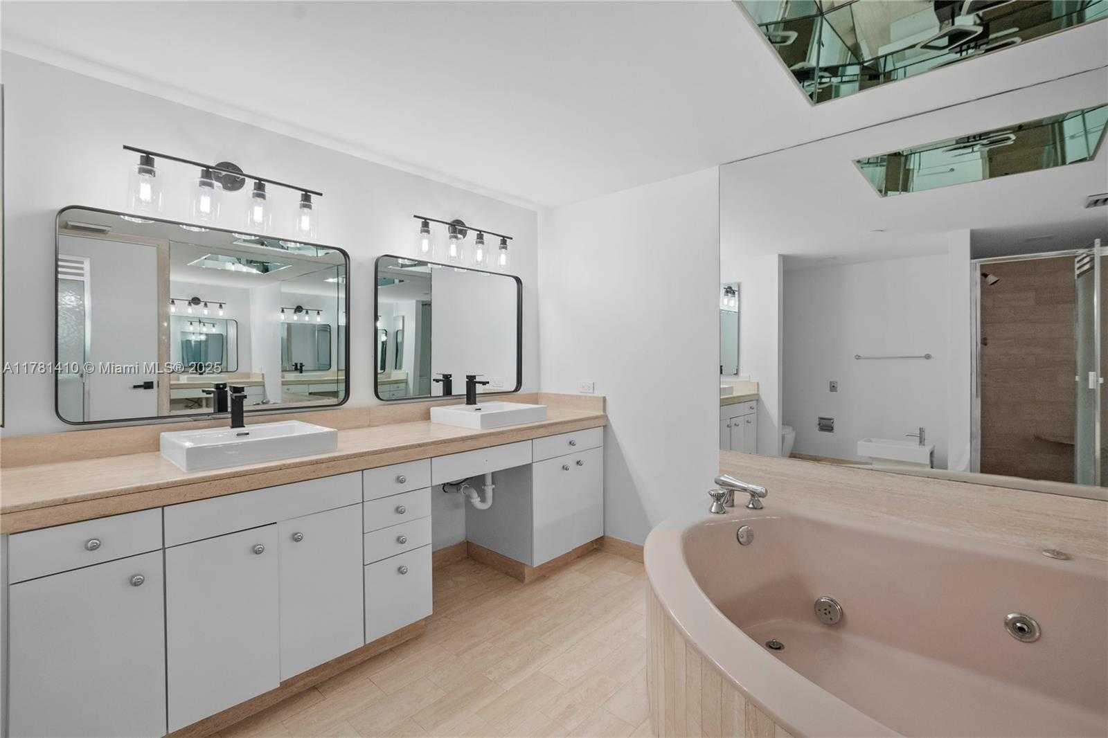Small Image of 19355 TURNBERRY WAY #PH-K, Aventura Number 32