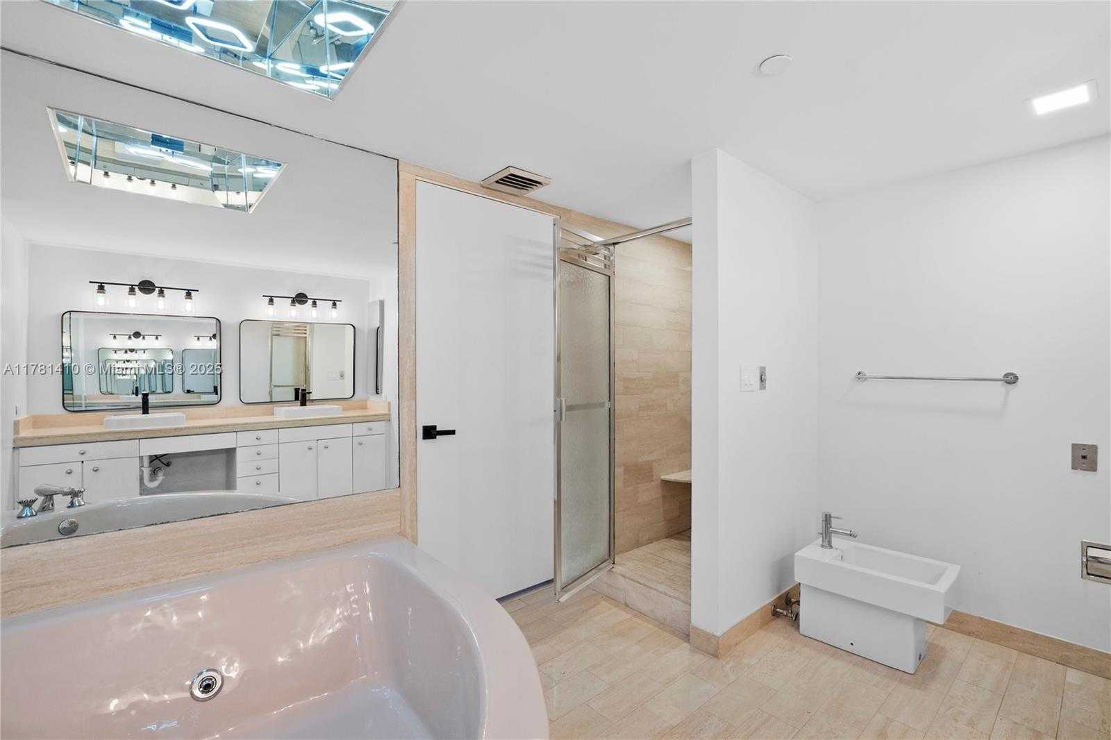 Small Image of 19355 TURNBERRY WAY #PH-K, Aventura Number 33