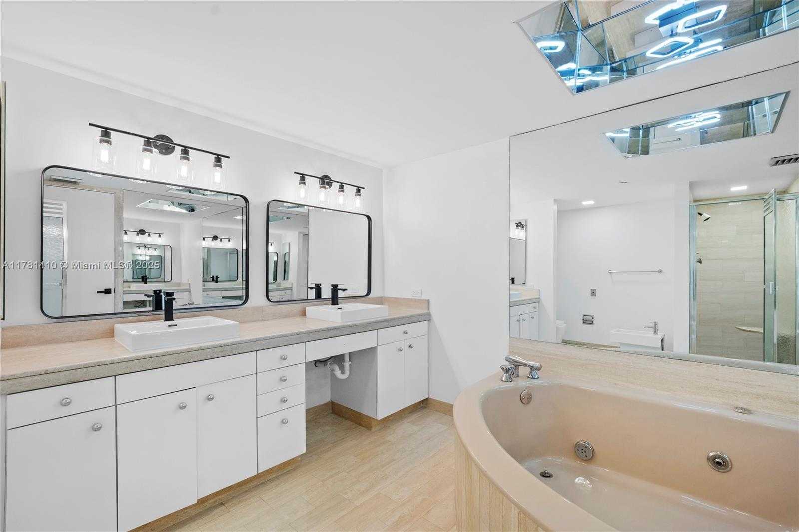 Small Image of 19355 TURNBERRY WAY #PH-K, Aventura Number 34