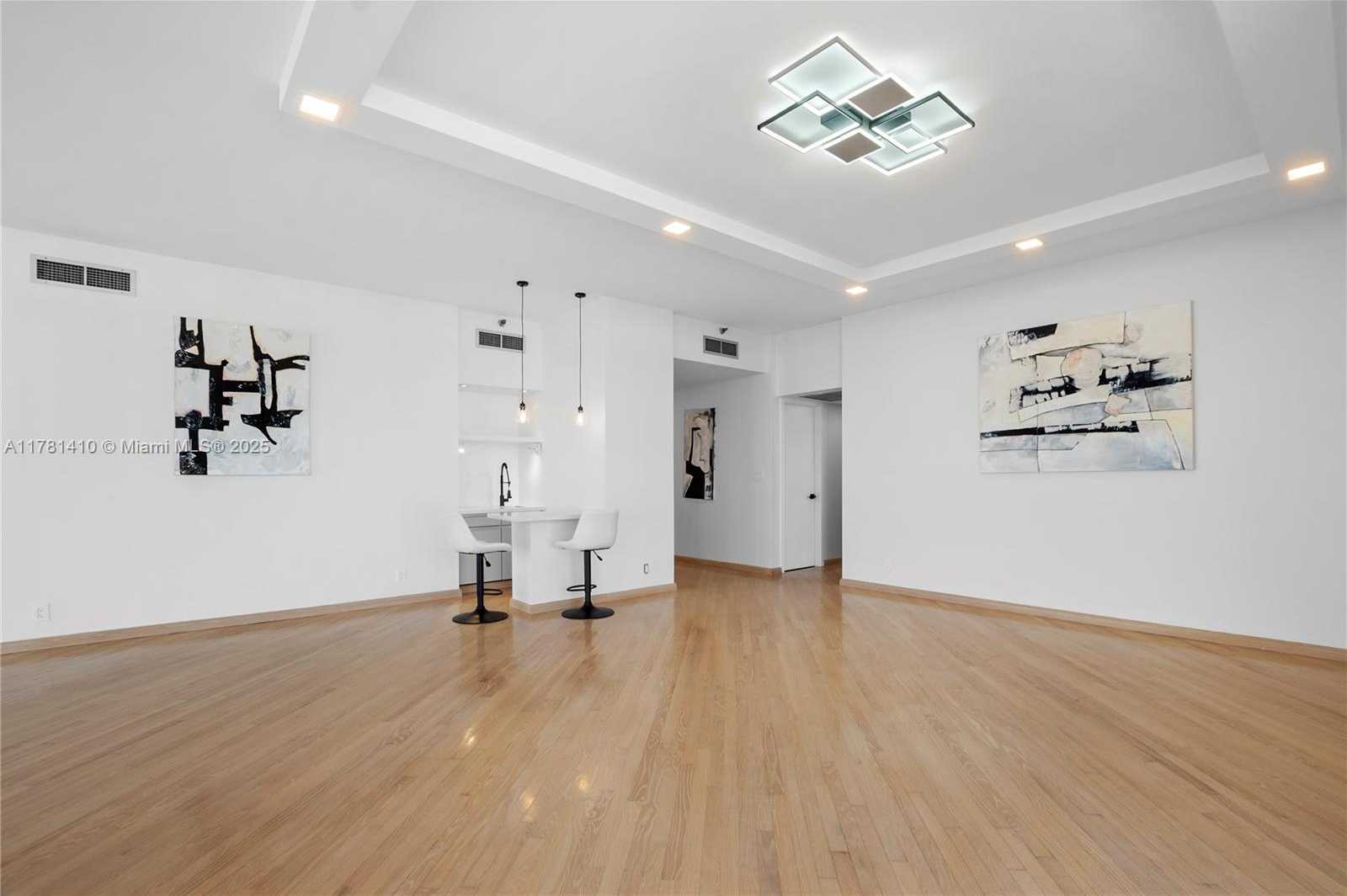 Small Image of 19355 TURNBERRY WAY #PH-K, Aventura Number 9