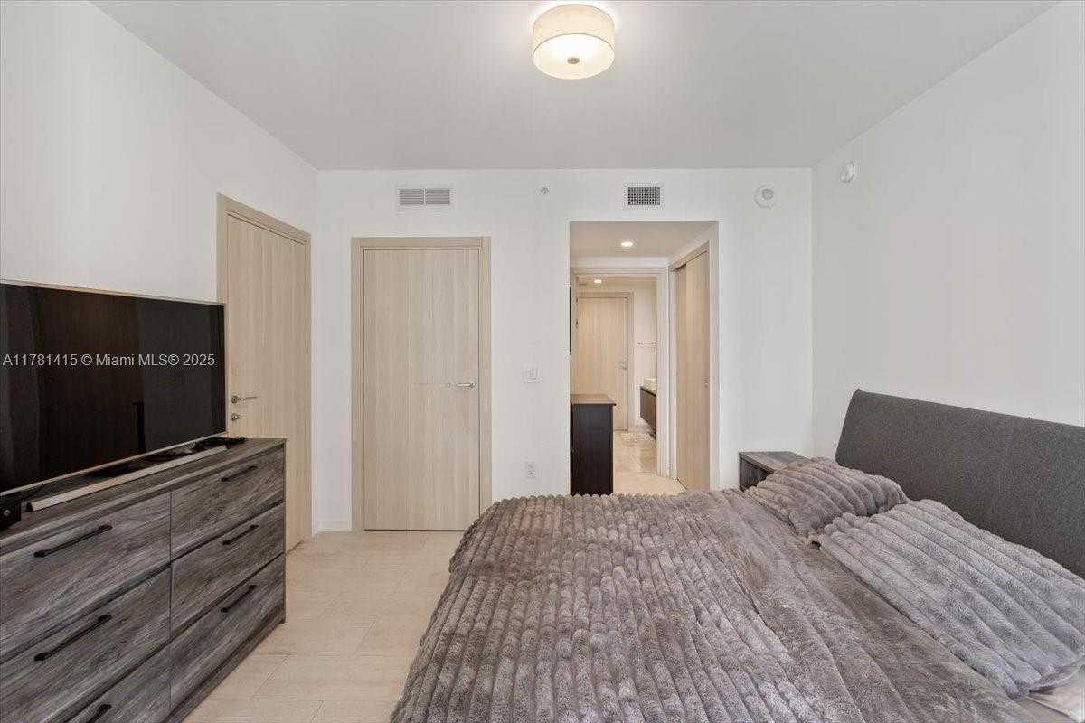 Small Image of 1000 BRICKELL PLZ #3303, Miami Number 13