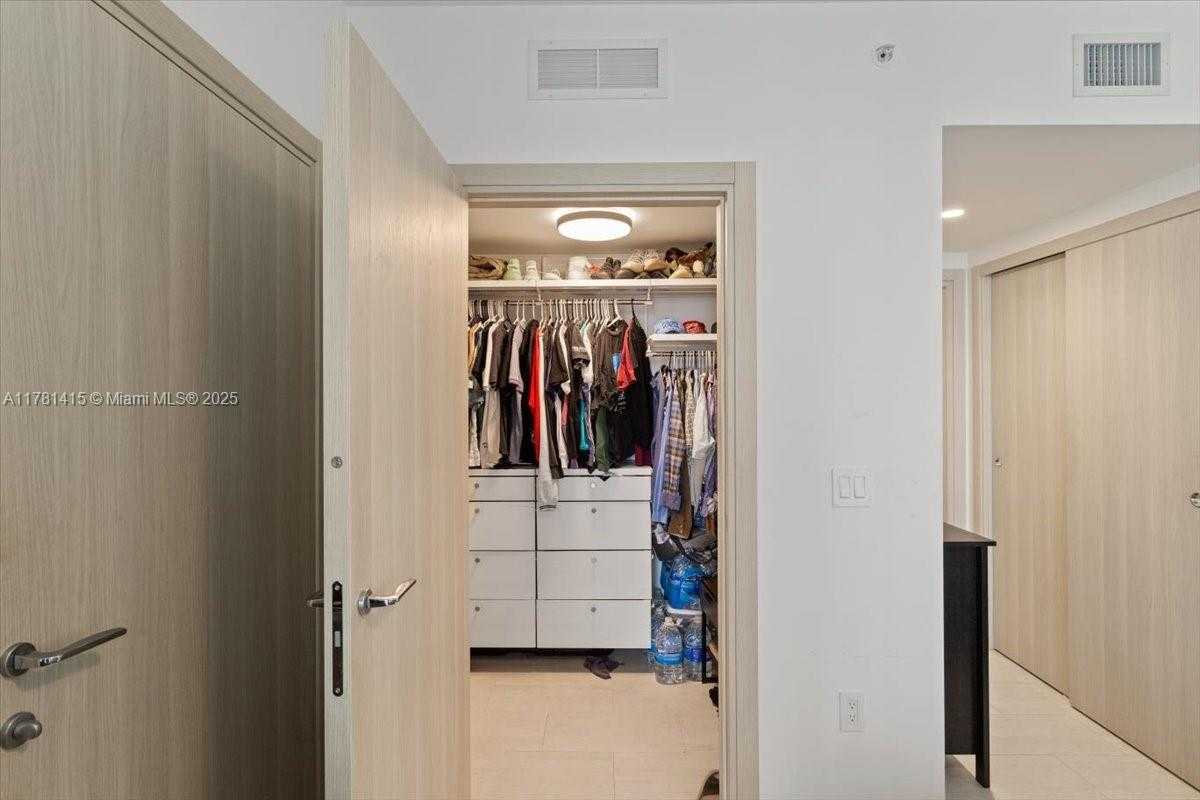 Small Image of 1000 BRICKELL PLZ #3303, Miami Number 14