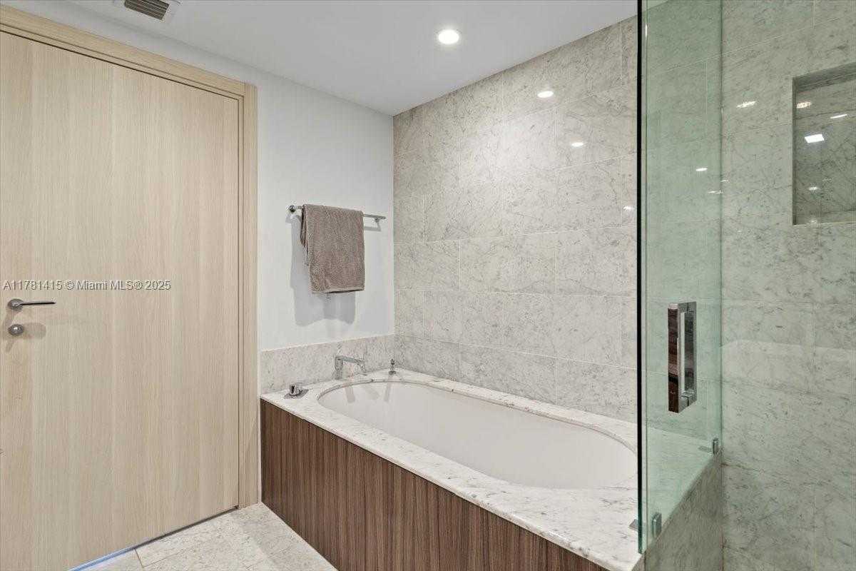 Small Image of 1000 BRICKELL PLZ #3303, Miami Number 16
