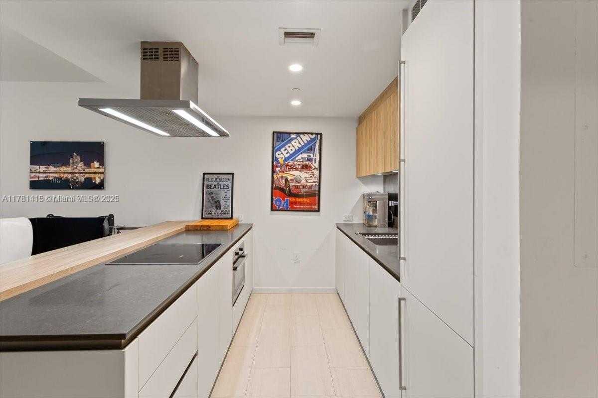 Small Image of 1000 BRICKELL PLZ #3303, Miami Number 3