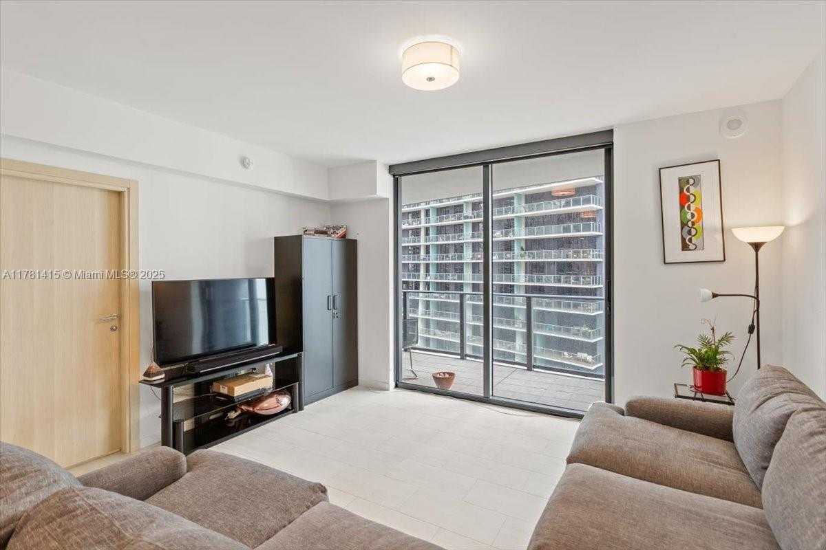 Small Image of 1000 BRICKELL PLZ #3303, Miami Number 7