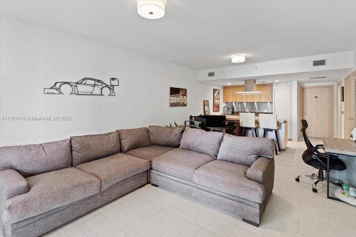 Small Image of 1000 BRICKELL PLZ #3303, Miami Number 9