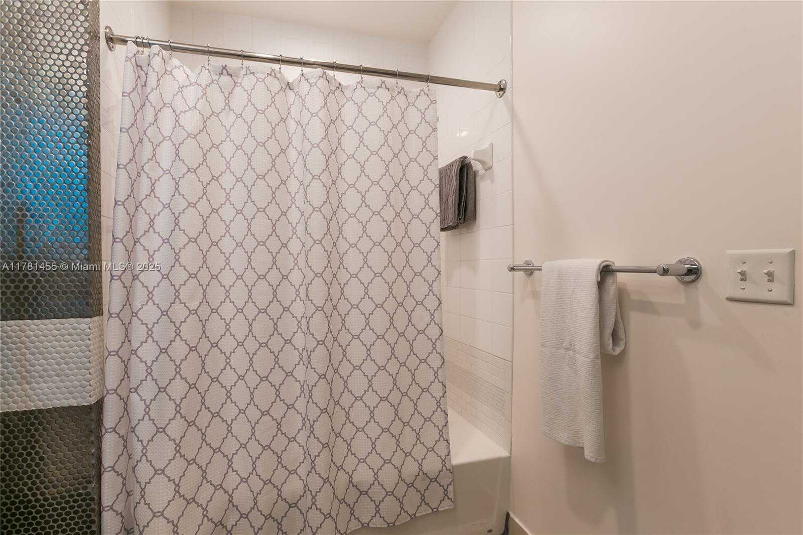 Small Image of 2001 BISCAYNE BLVD #3306, Miami Number 11