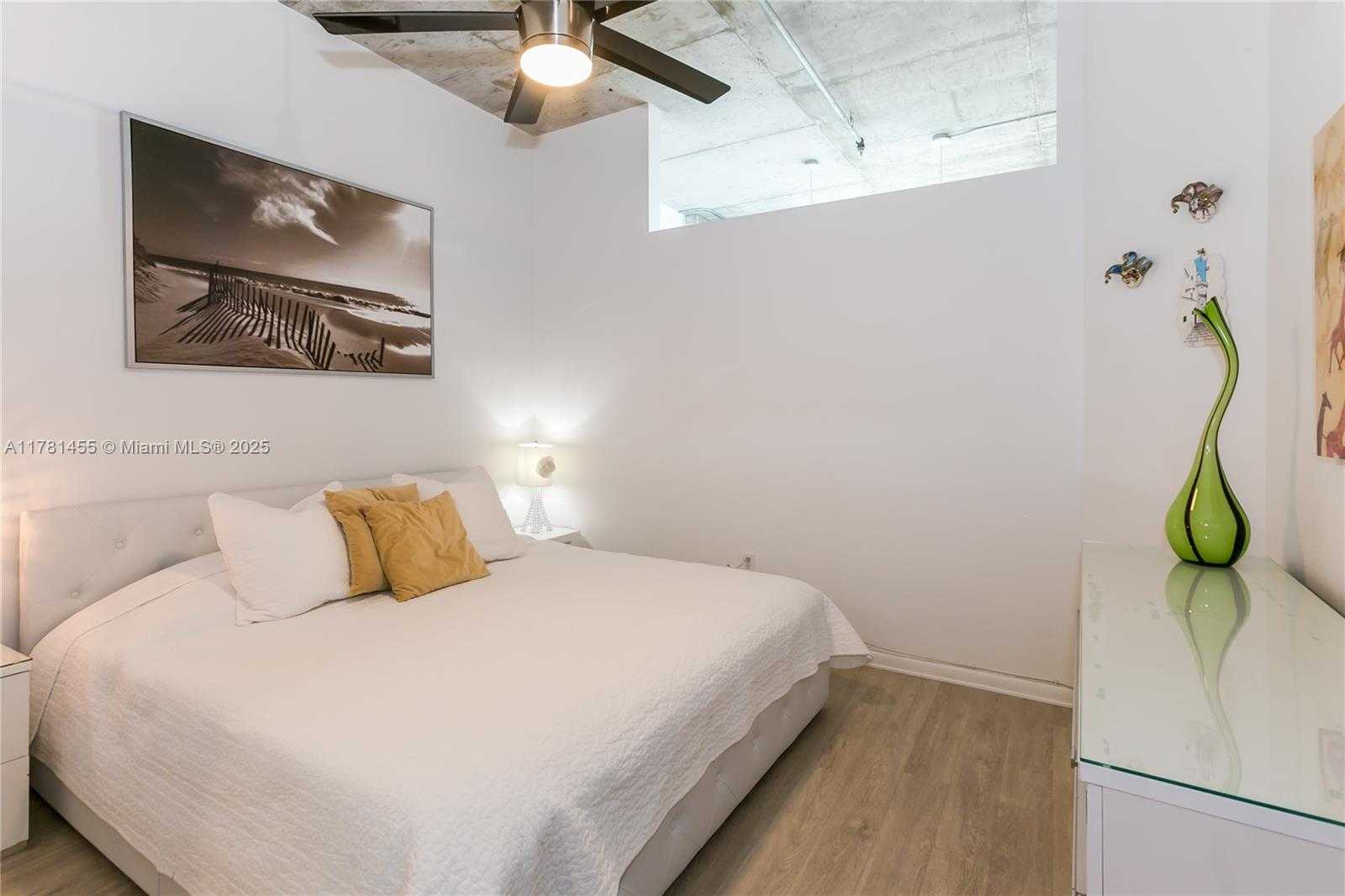 Small Image of 2001 BISCAYNE BLVD #3306, Miami Number 12