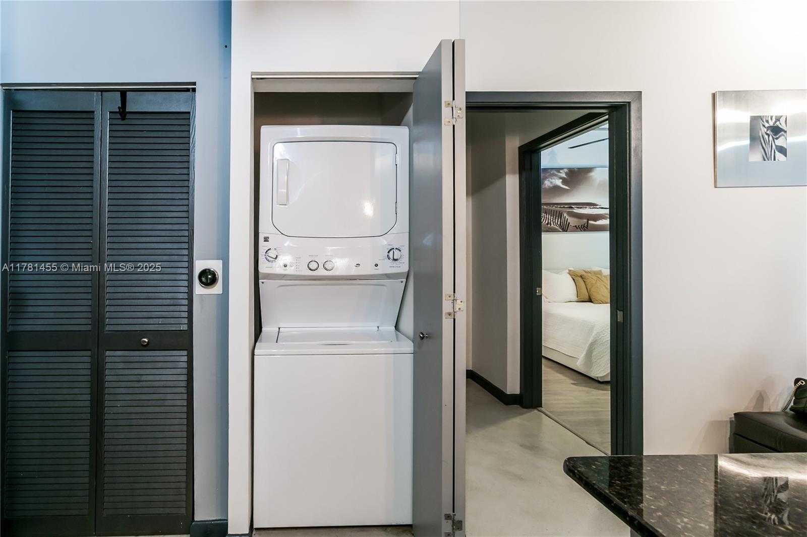 Small Image of 2001 BISCAYNE BLVD #3306, Miami Number 13