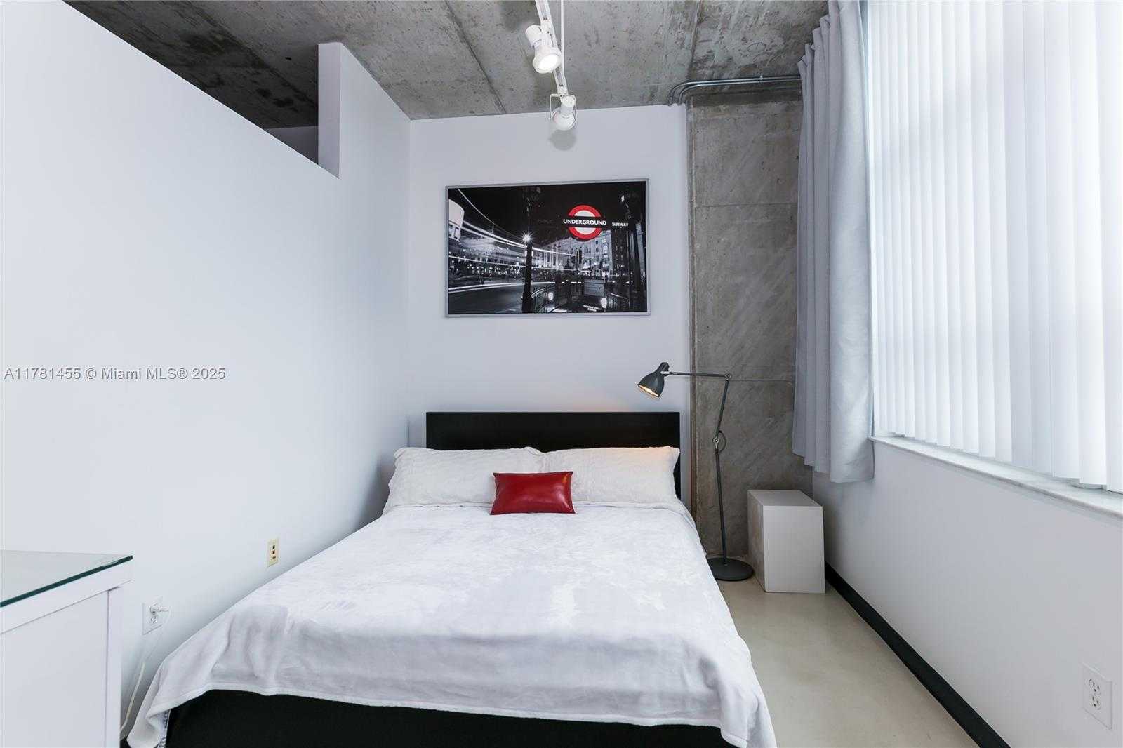 Small Image of 2001 BISCAYNE BLVD #3306, Miami Number 9