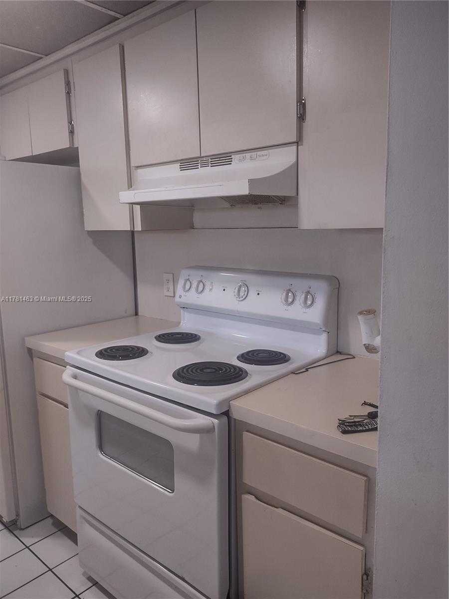 Small Image of 8100 GENEVA CT #341, Doral Number 11