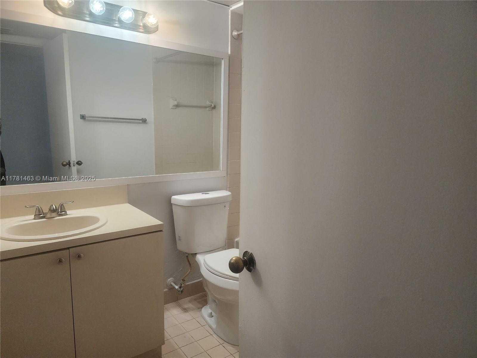 Small Image of 8100 GENEVA CT #341, Doral Number 17