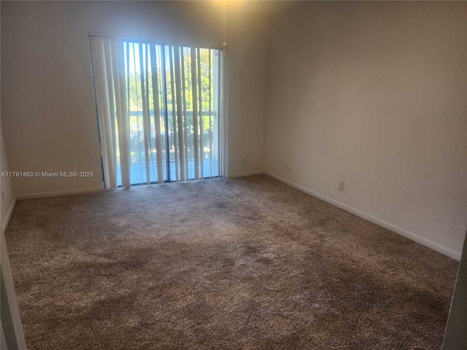 Small Image of 8100 GENEVA CT #341, Doral Number 18