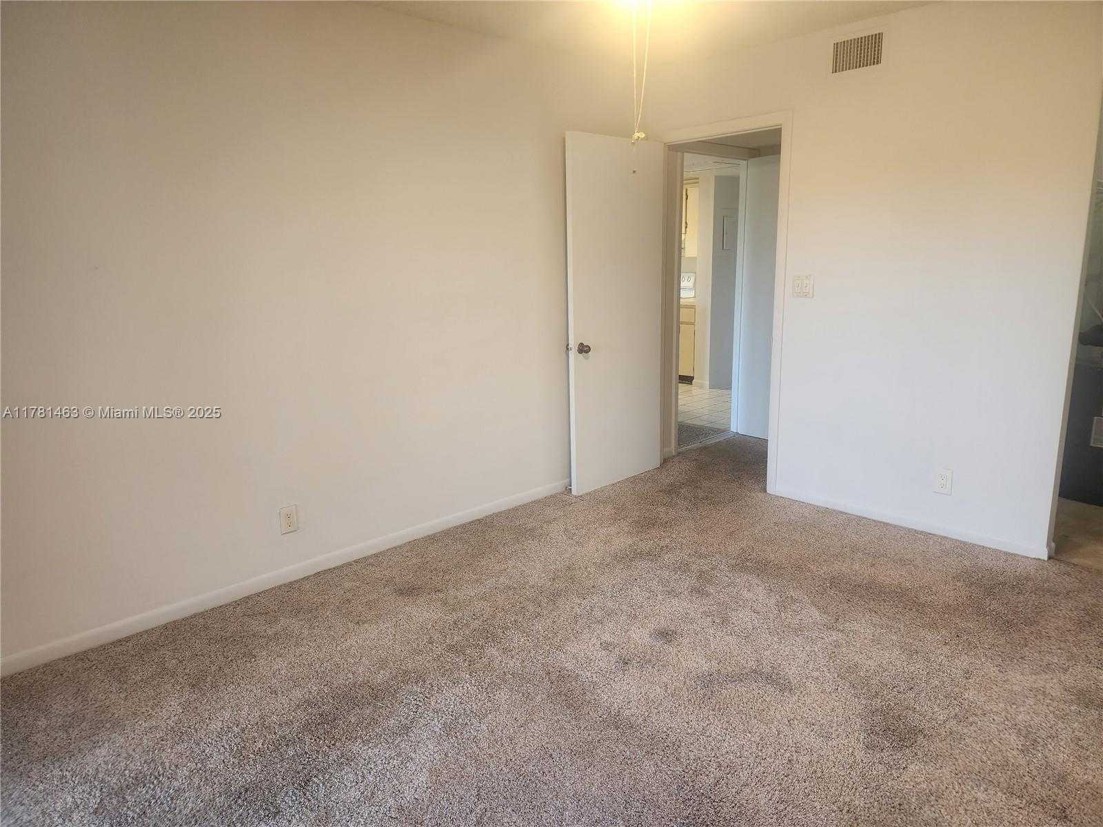 Small Image of 8100 GENEVA CT #341, Doral Number 19