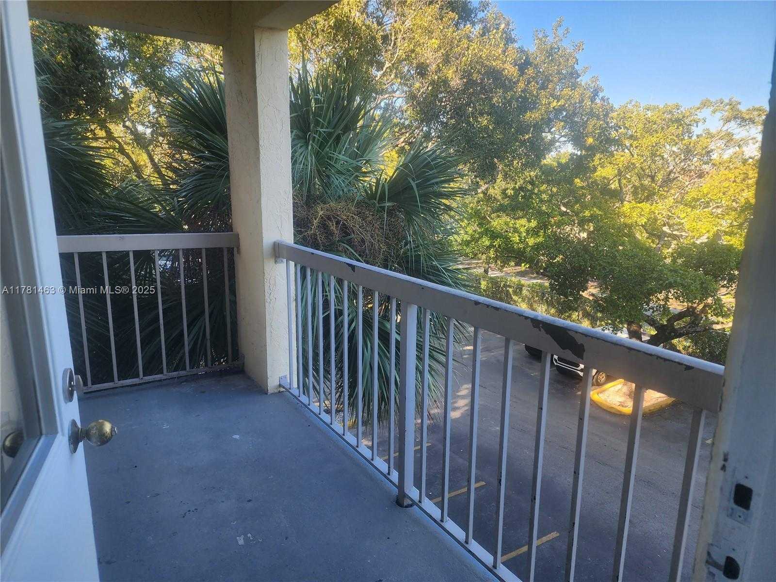 Small Image of 8100 GENEVA CT #341, Doral Number 23
