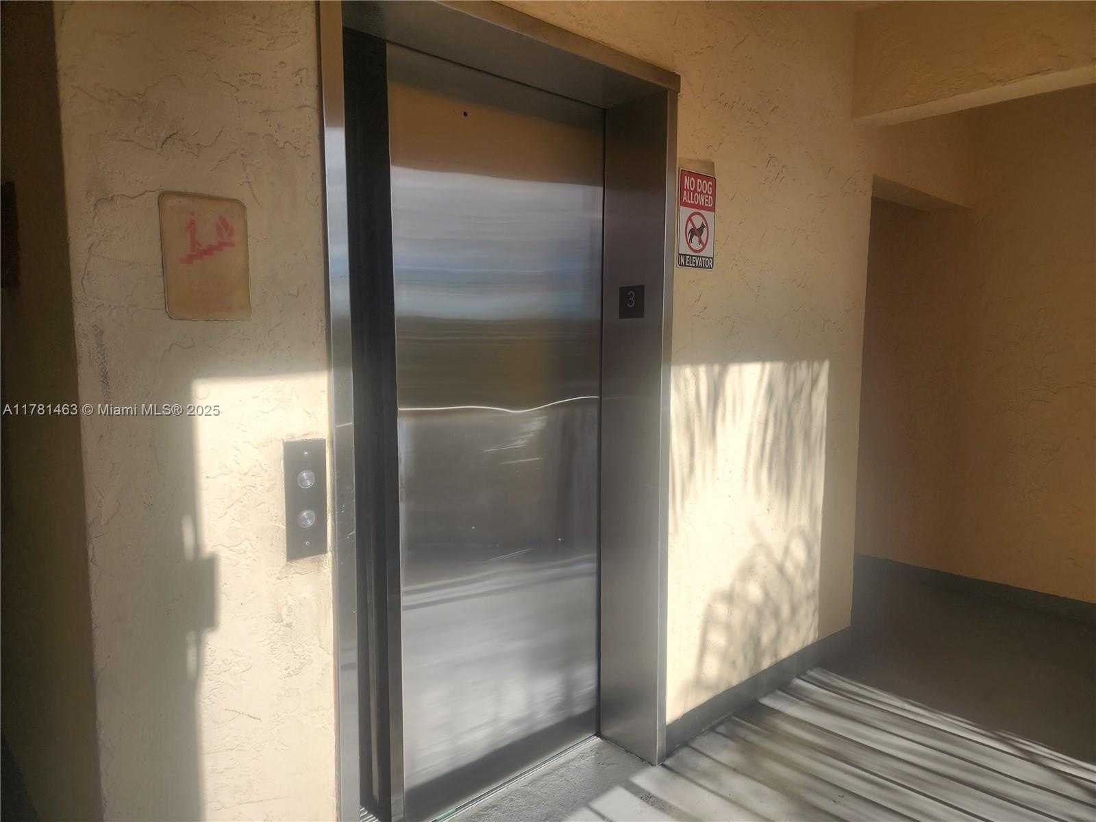 Small Image of 8100 GENEVA CT #341, Doral Number 26