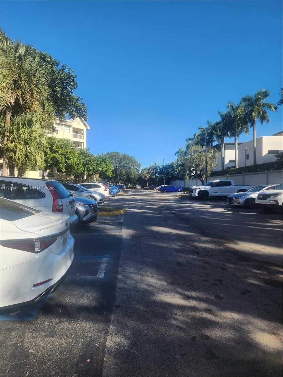 Small Image of 8100 GENEVA CT #341, Doral Number 30