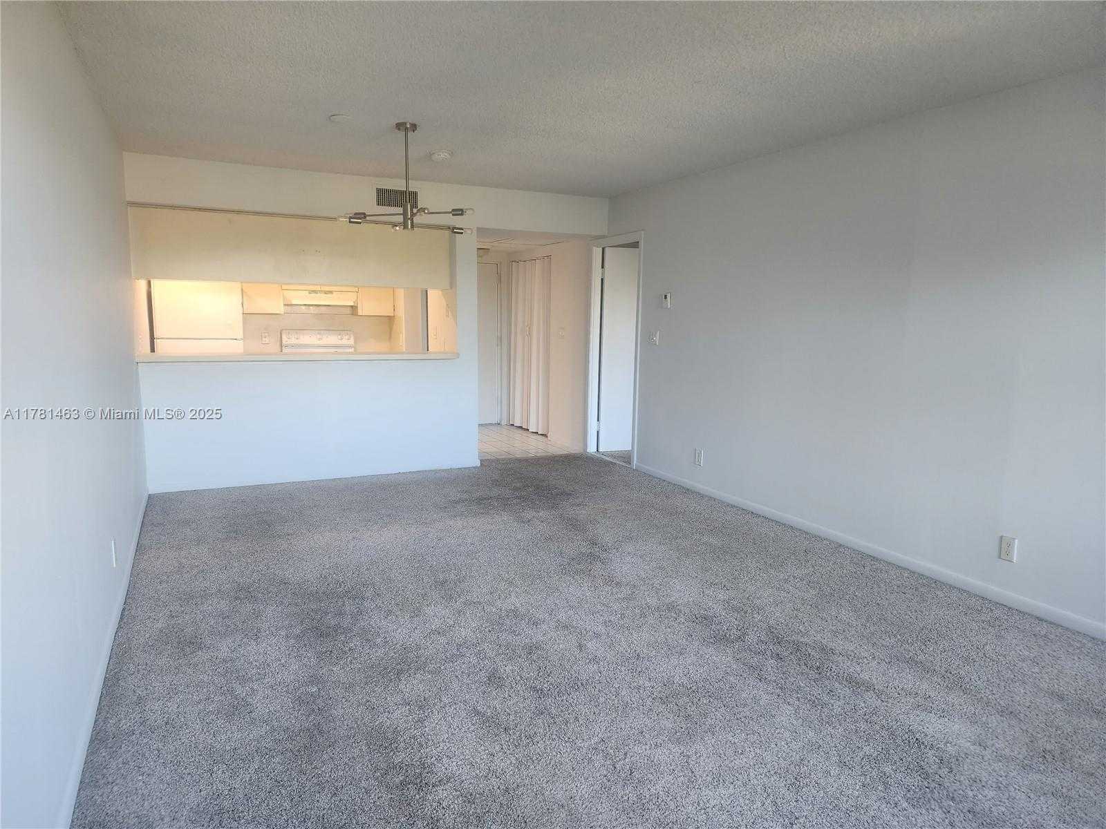 Small Image of 8100 GENEVA CT #341, Doral Number 6