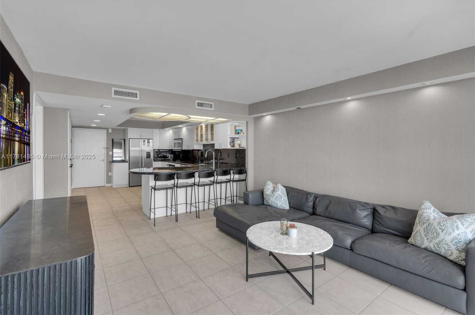 Small Image of 1228 WEST AVE #1110, Miami Beach Number 7