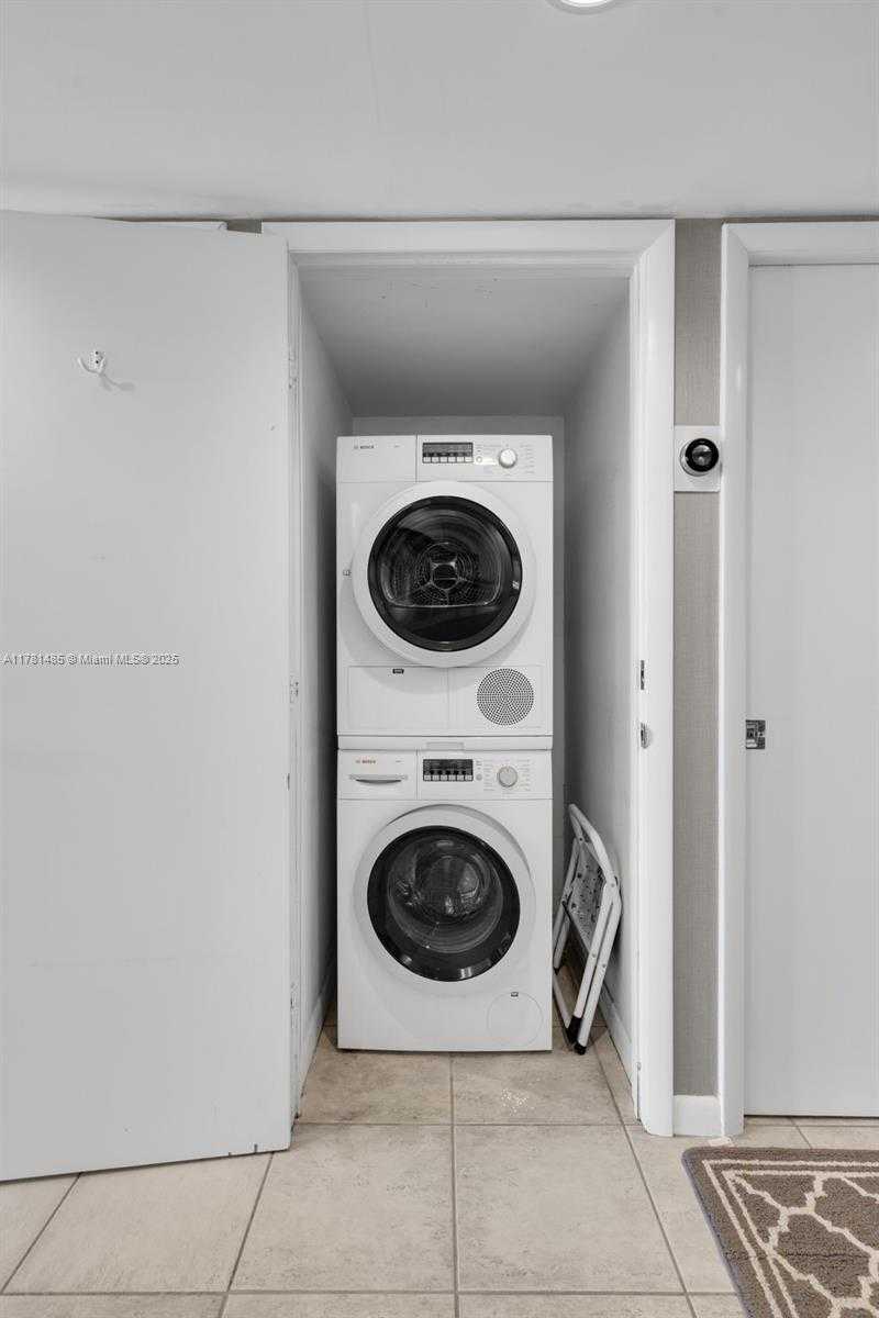 Small Image of 1228 WEST AVE #1110, Miami Beach Number 9