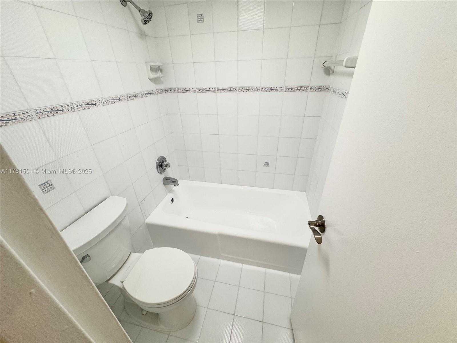 Small Image of 2899 COLLINS AVE #820, Miami Beach Number 10