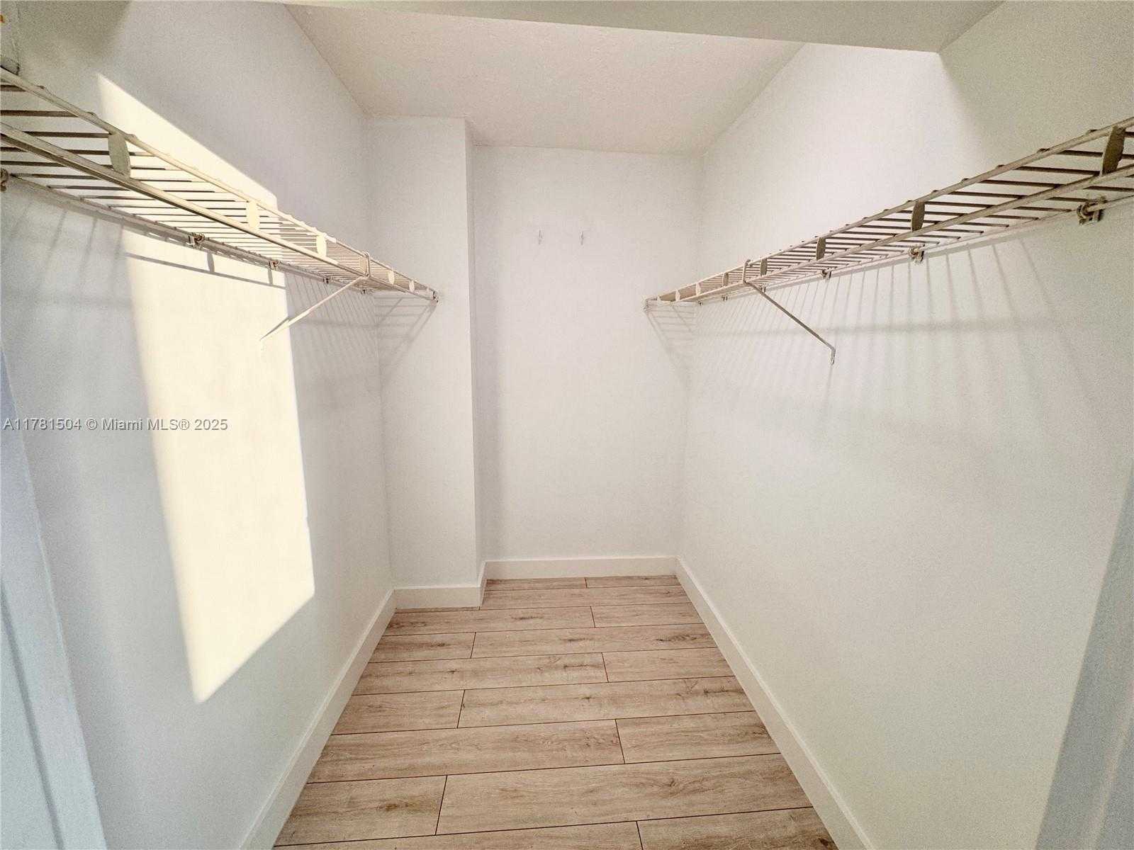 Small Image of 2899 COLLINS AVE #820, Miami Beach Number 11