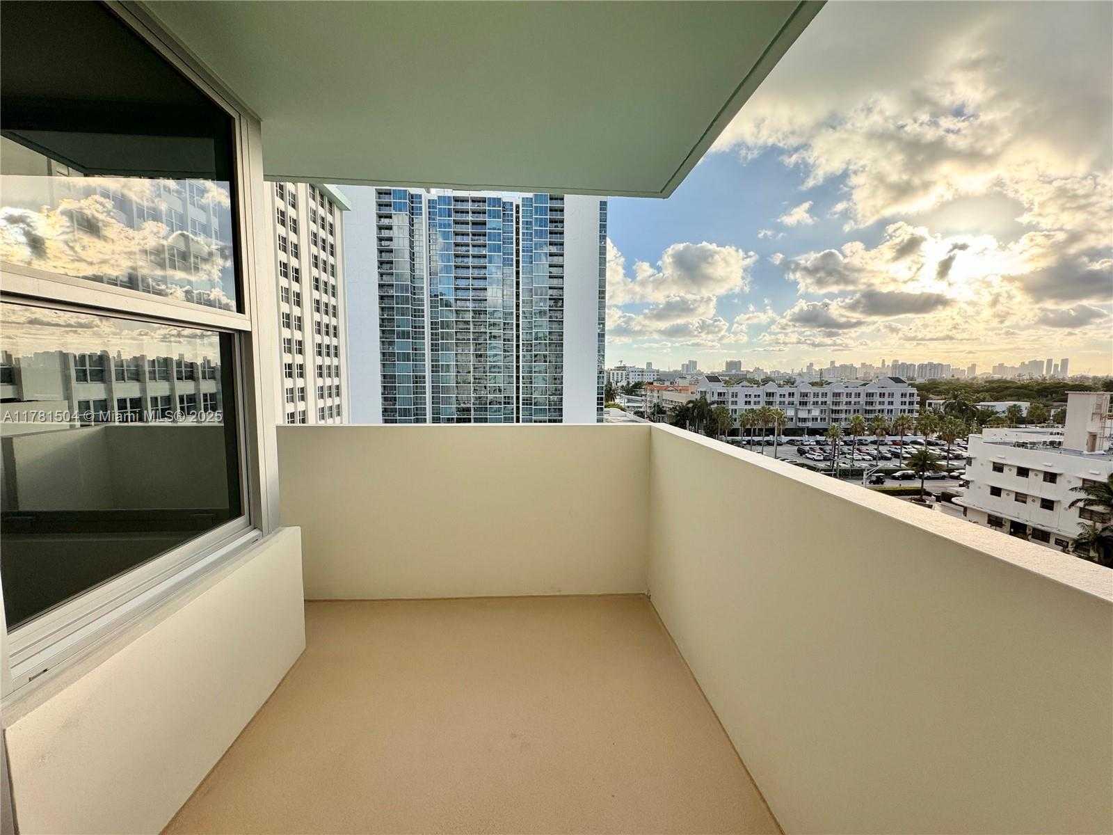 Small Image of 2899 COLLINS AVE #820, Miami Beach Number 12