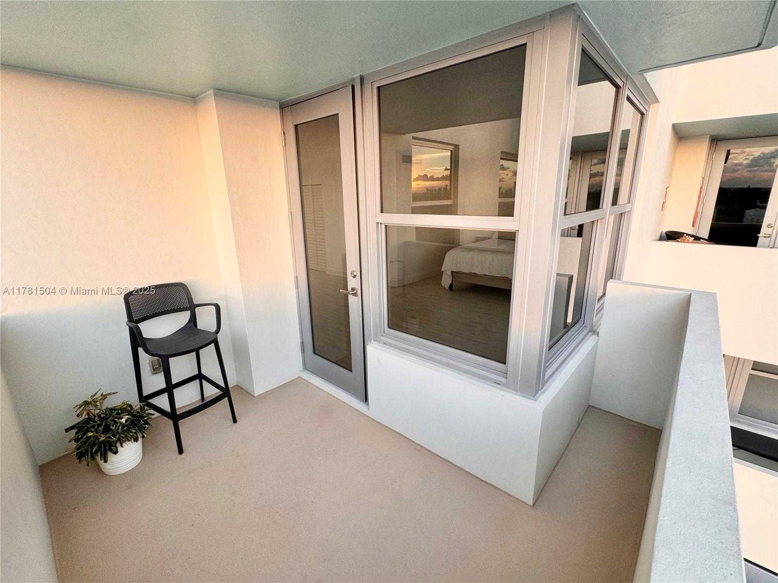 Small Image of 2899 COLLINS AVE #820, Miami Beach Number 14
