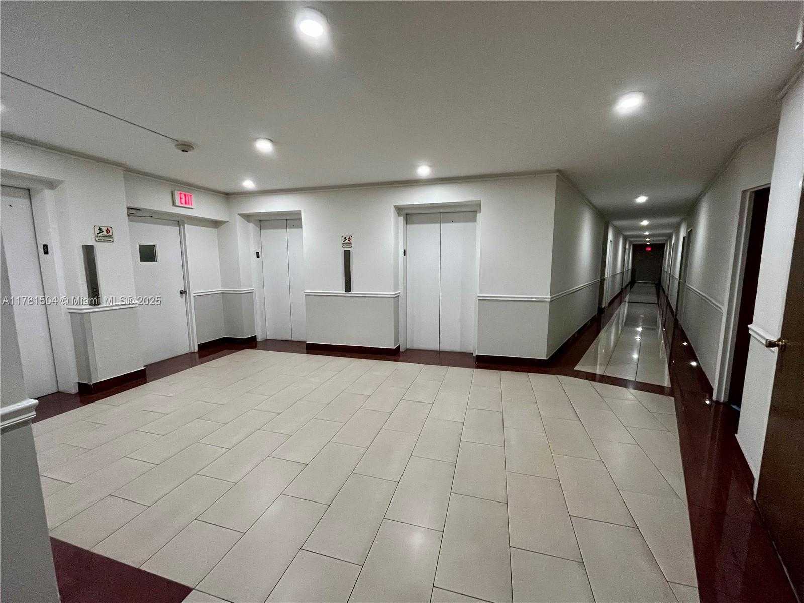 Small Image of 2899 COLLINS AVE #820, Miami Beach Number 16