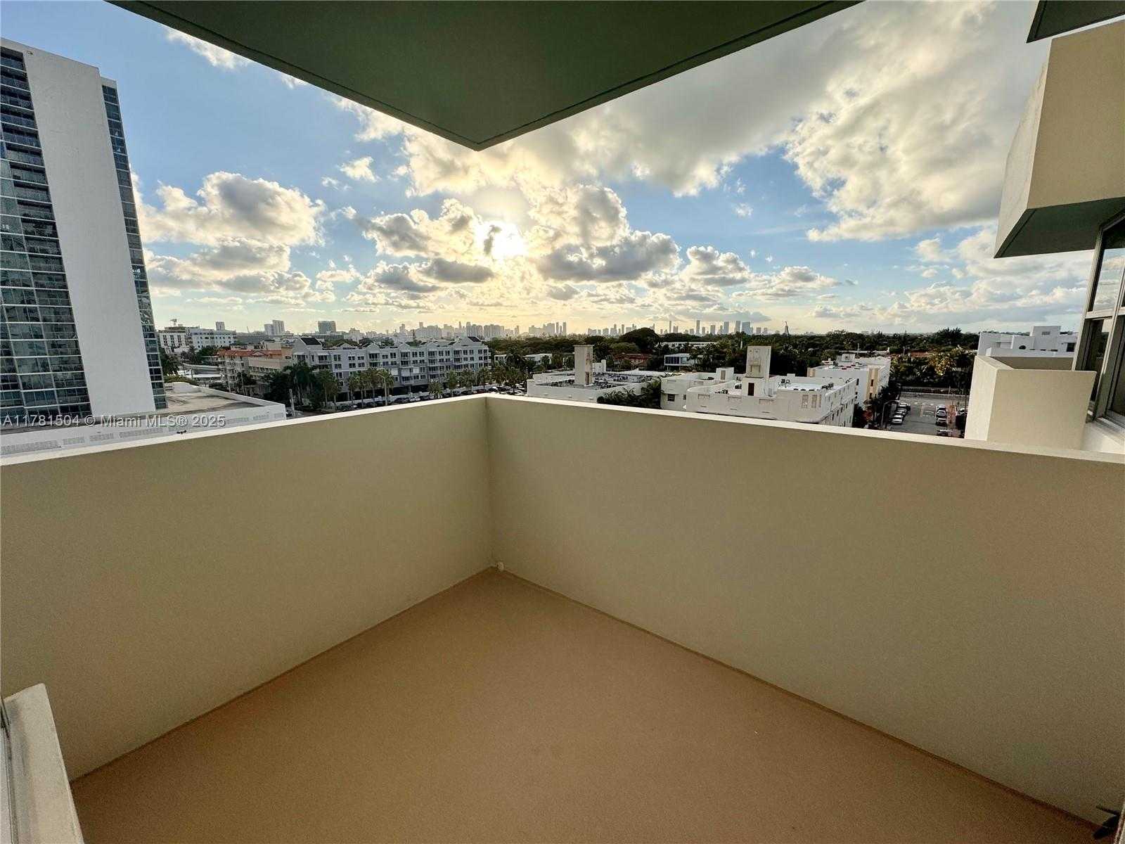 Small Image of 2899 COLLINS AVE #820, Miami Beach Number 5