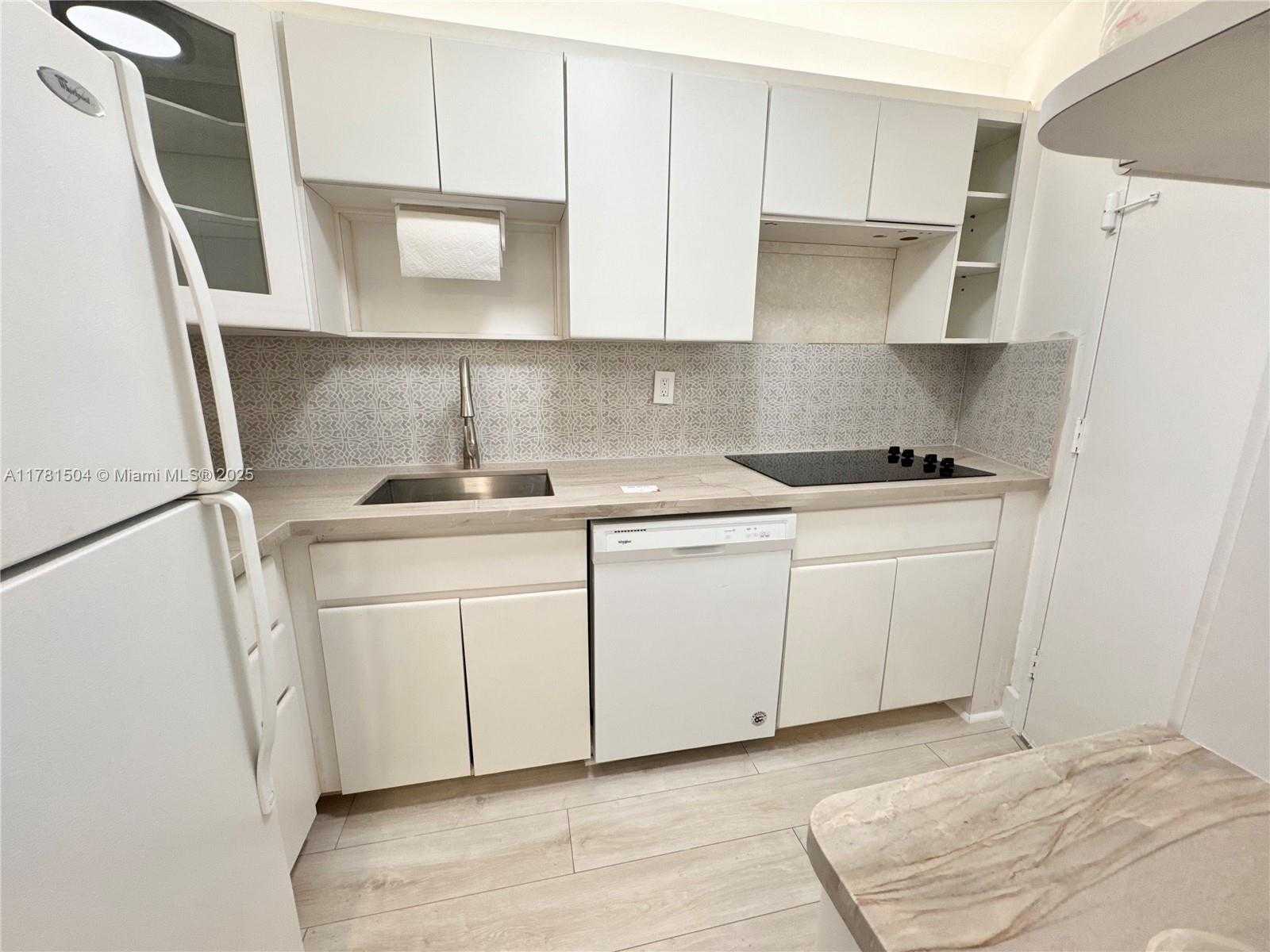 Small Image of 2899 COLLINS AVE #820, Miami Beach Number 7