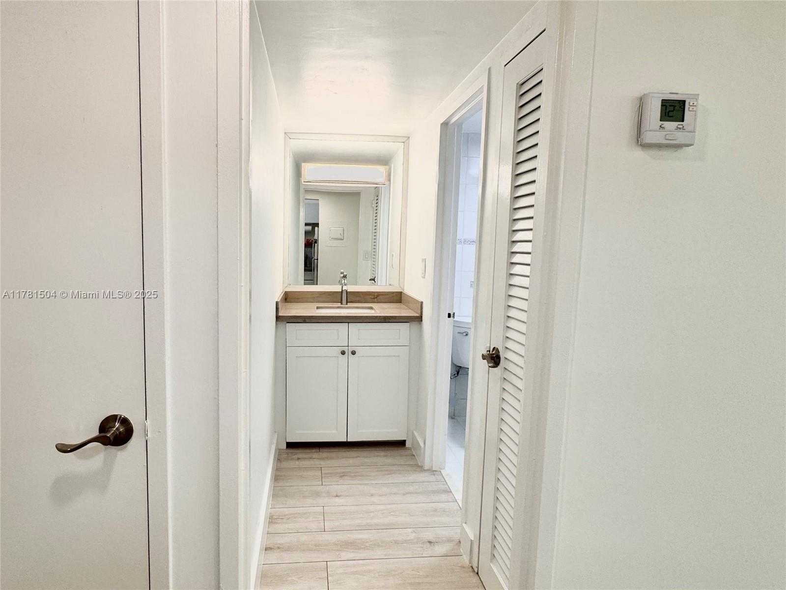 Small Image of 2899 COLLINS AVE #820, Miami Beach Number 8