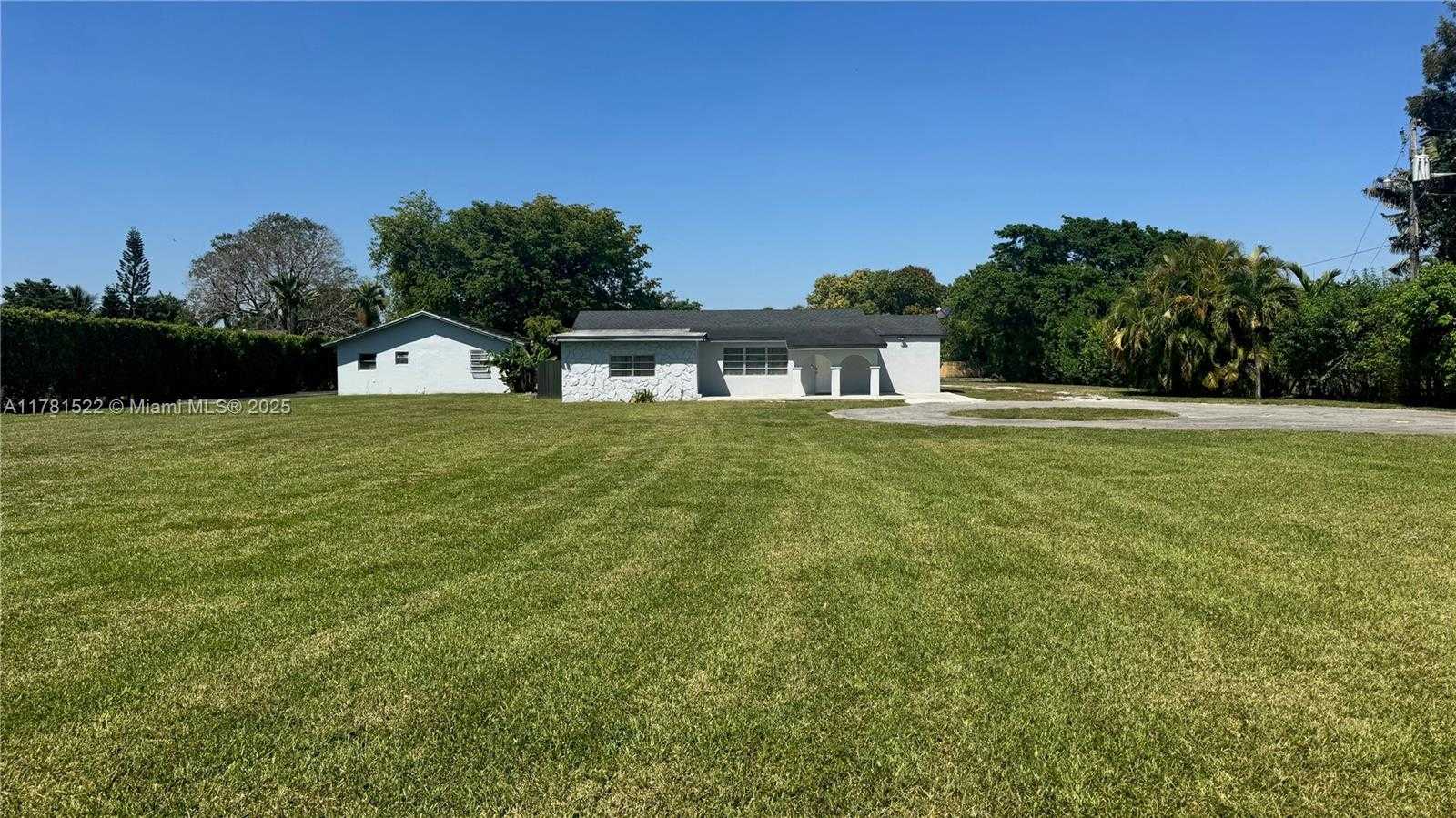 Small Image of 12301 SOUTH WEST 47TH ST, Miami Number 2