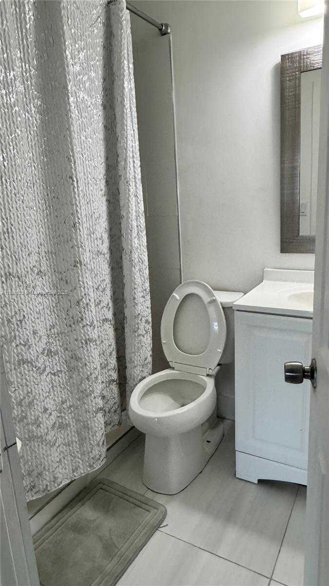 Small Image of 12301 SOUTH WEST 47TH ST, Miami Number 23