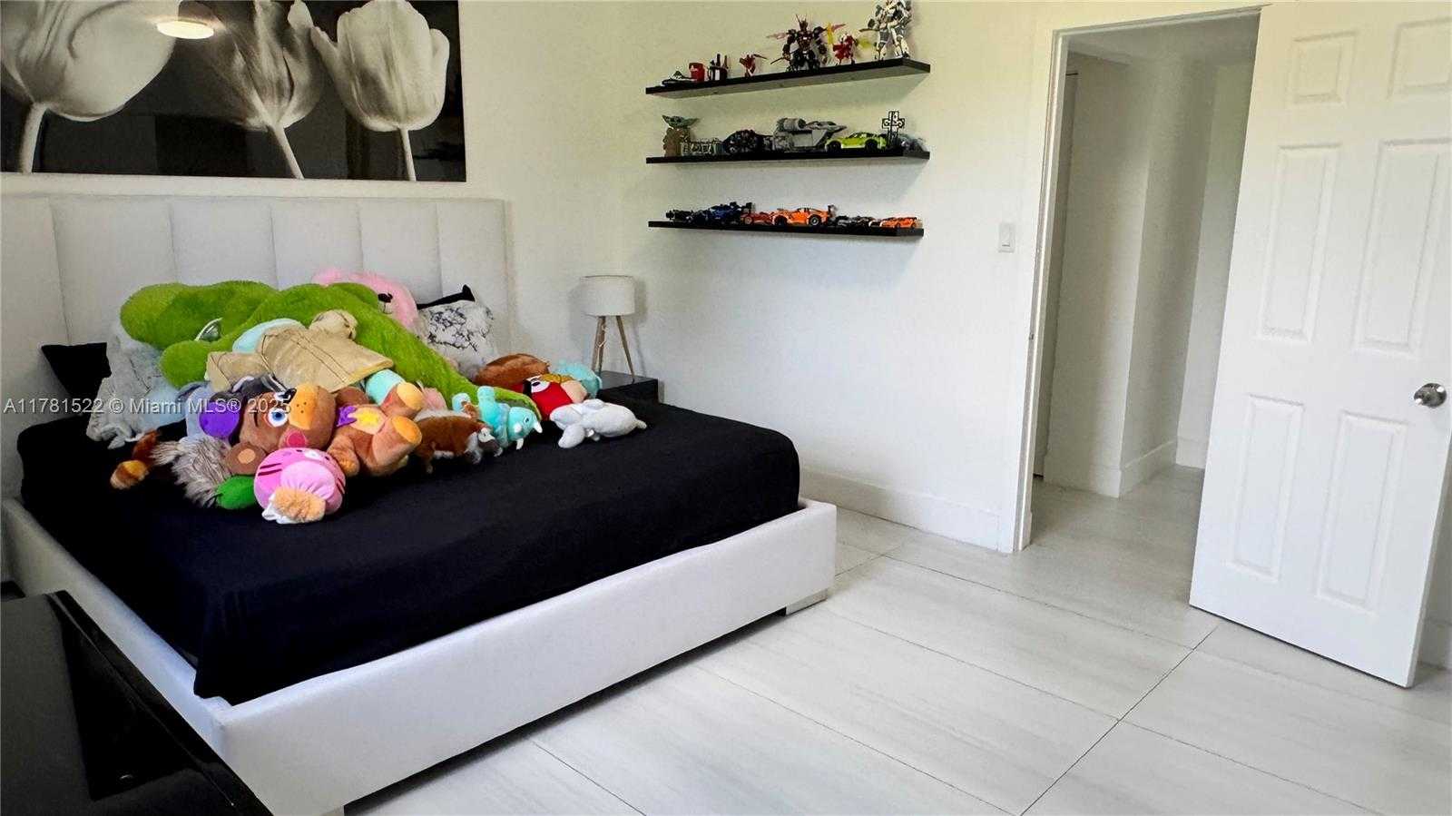 Small Image of 12301 SOUTH WEST 47TH ST, Miami Number 28