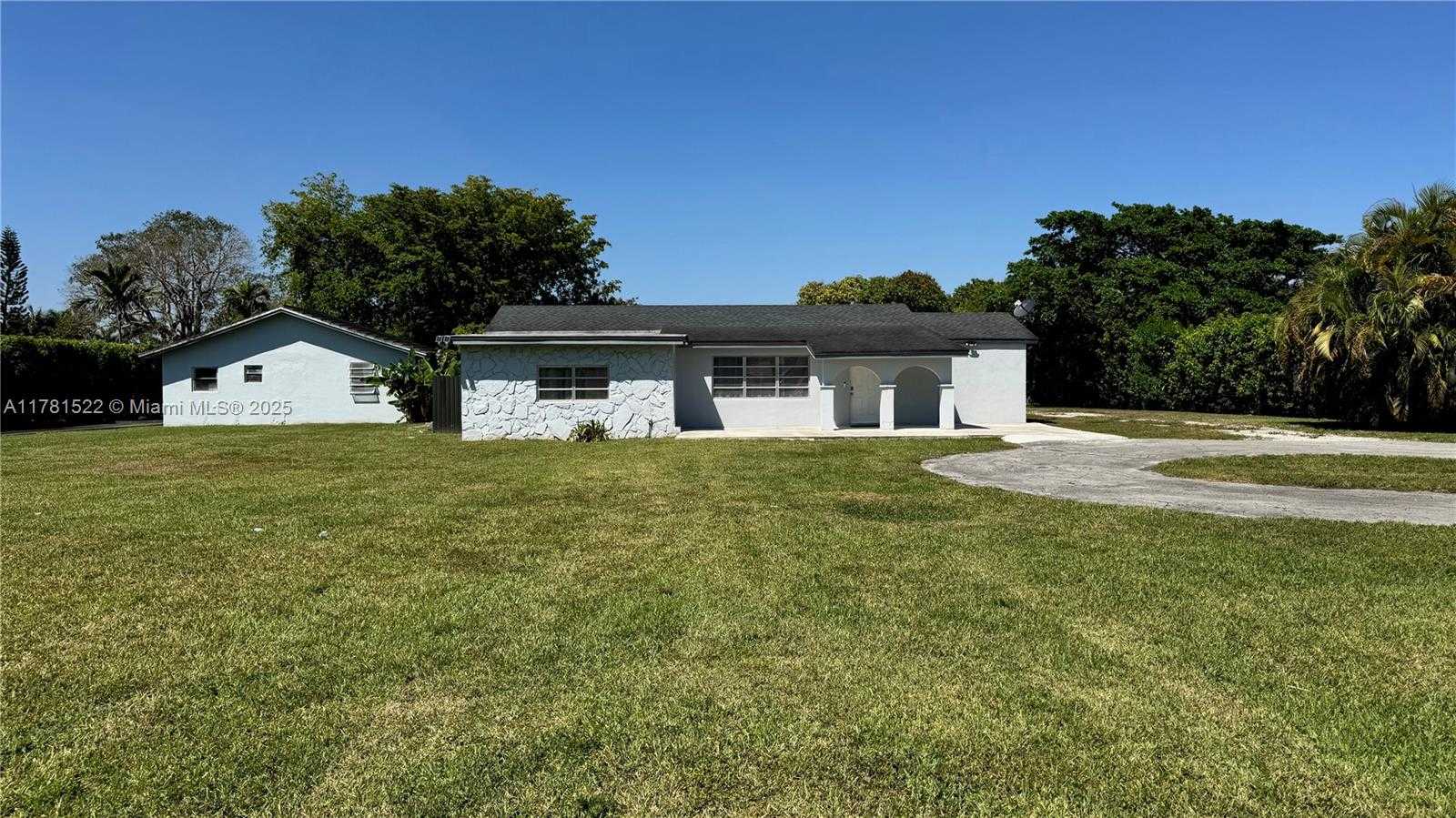 Small Image of 12301 SOUTH WEST 47TH ST, Miami Number 3