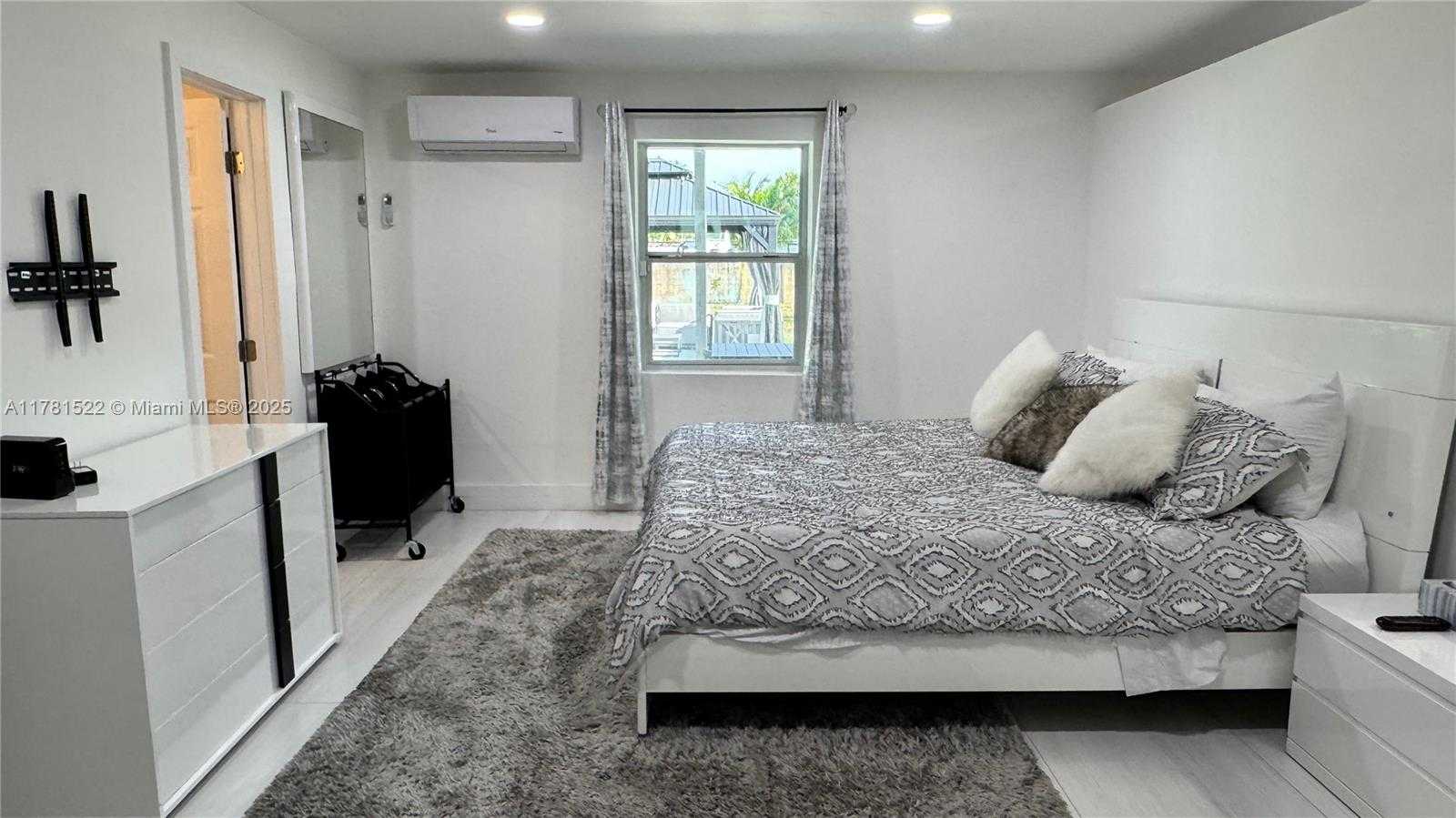 Small Image of 12301 SOUTH WEST 47TH ST, Miami Number 31