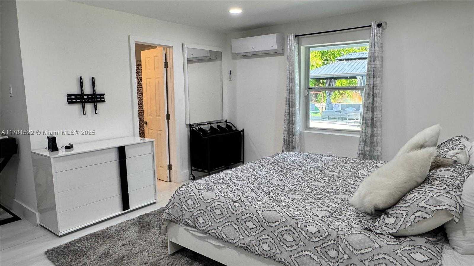 Small Image of 12301 SOUTH WEST 47TH ST, Miami Number 33