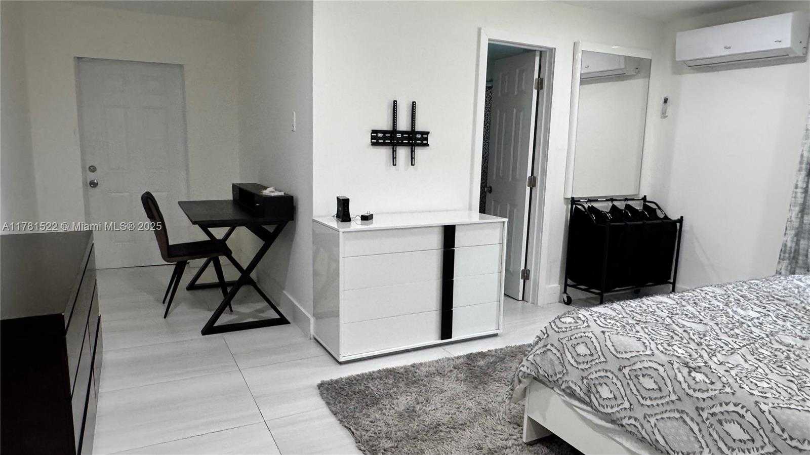 Small Image of 12301 SOUTH WEST 47TH ST, Miami Number 34